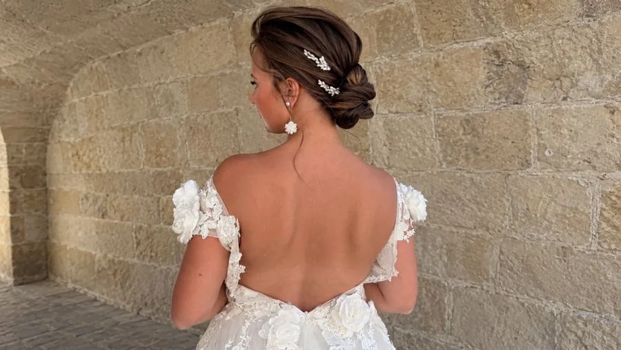 Chignon bas orné de bijoux de perles