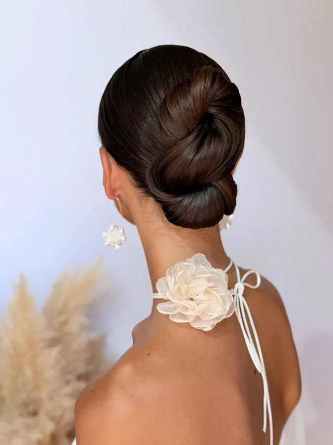 Chignon Lisse mi-hauteur torsadé