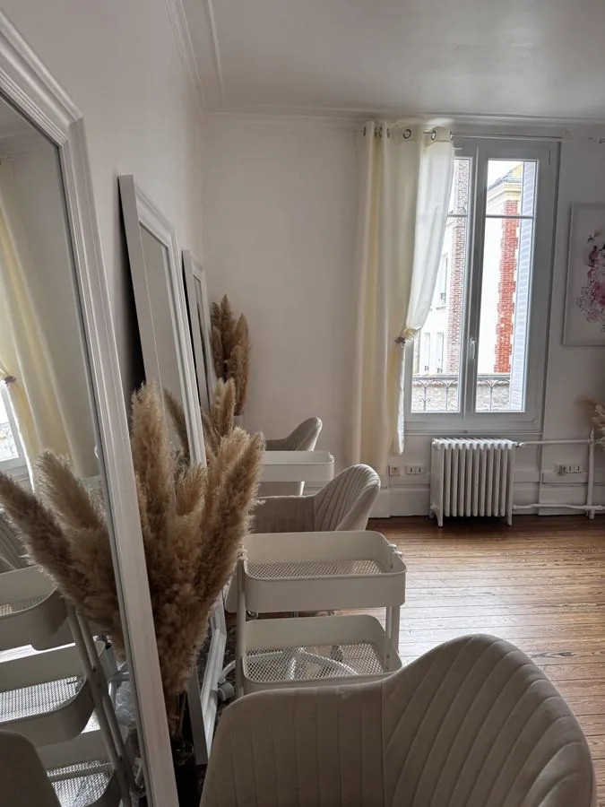 Les postes de travail du studio de Fontainebleau